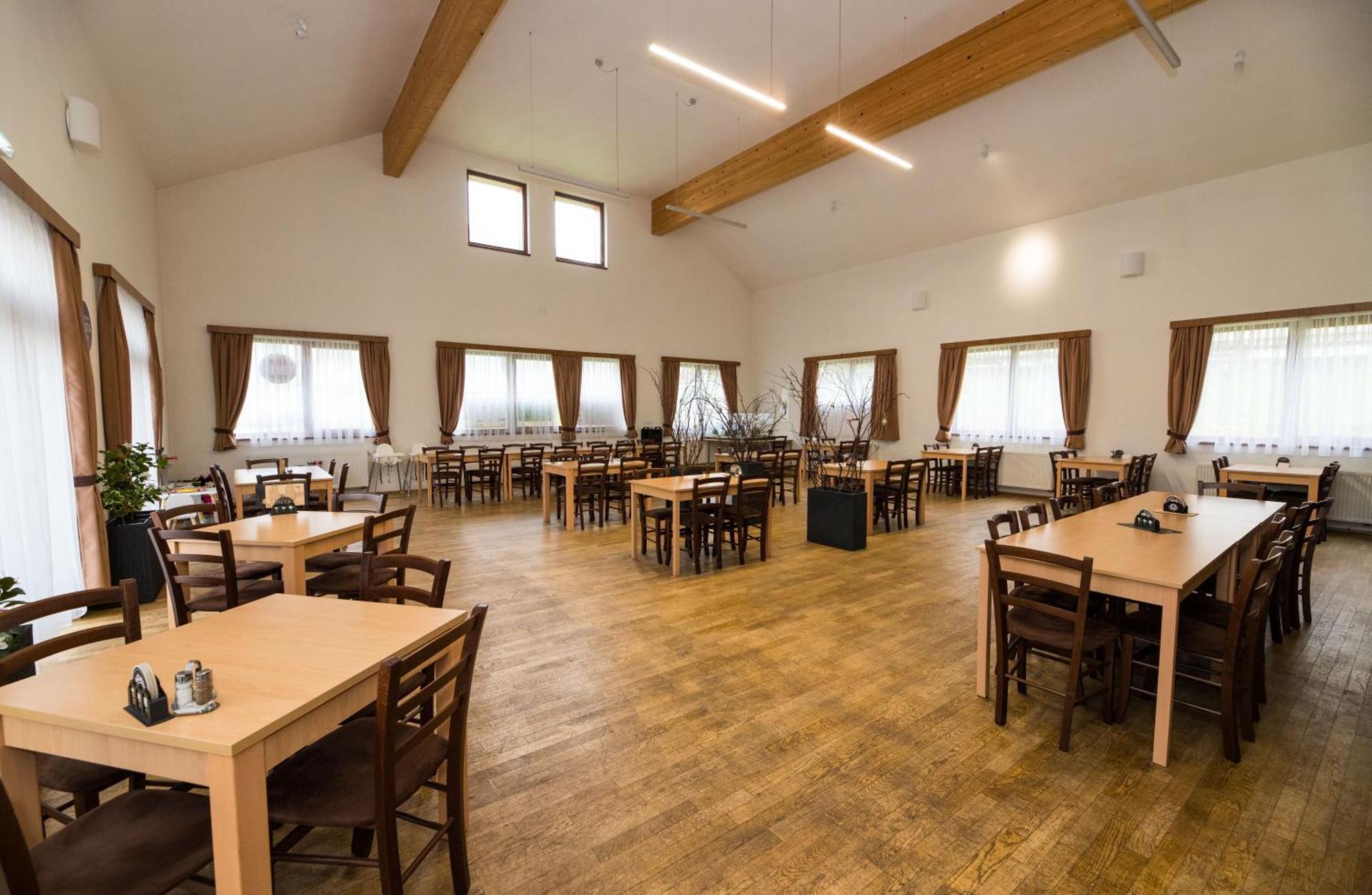 Penzion A Restaurace U Sousedu Strázny Exterior foto